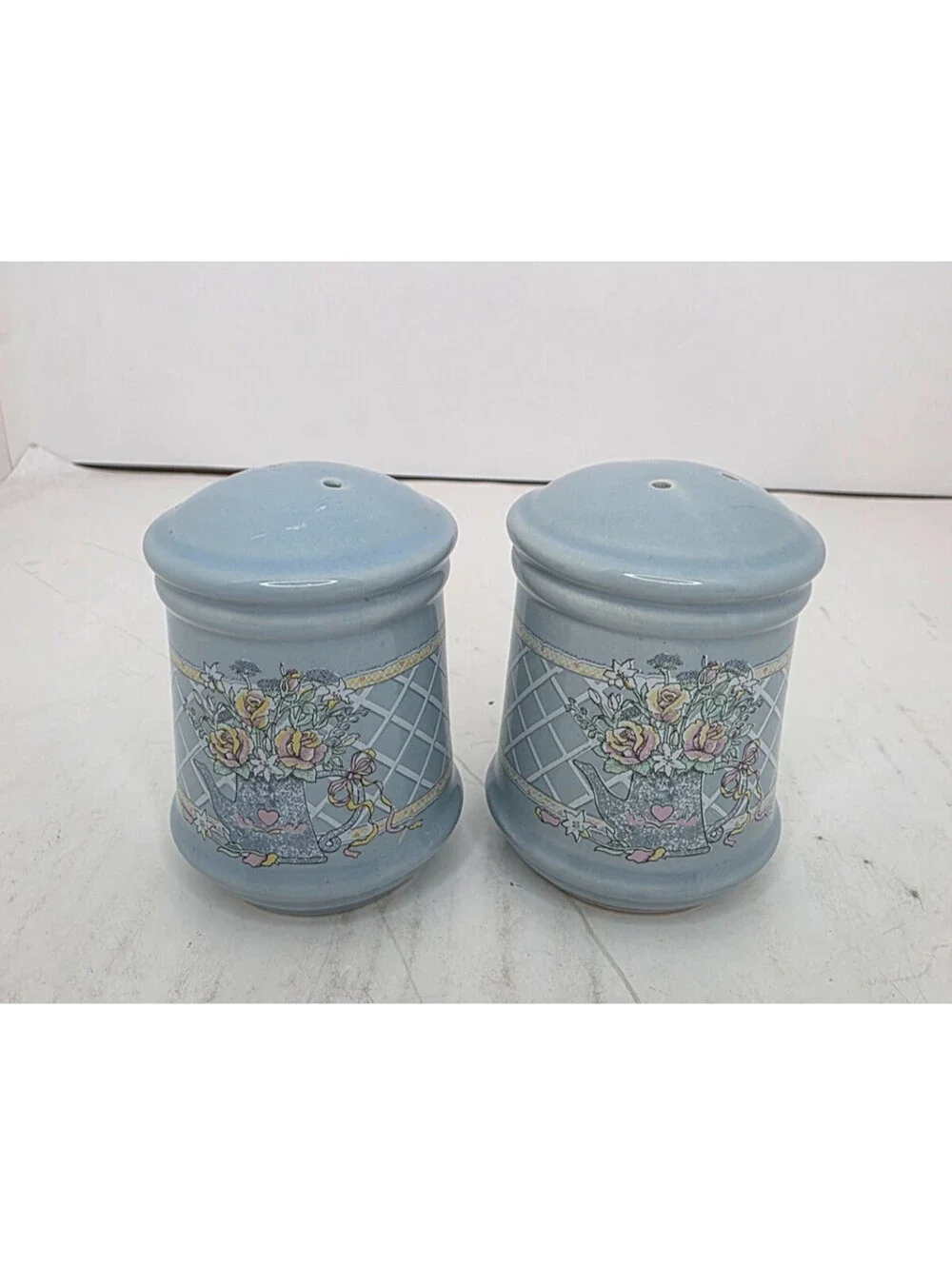 Vintage Cottagecore/Farmhouse Ceramic S&P Shakers Floral Design 3.5